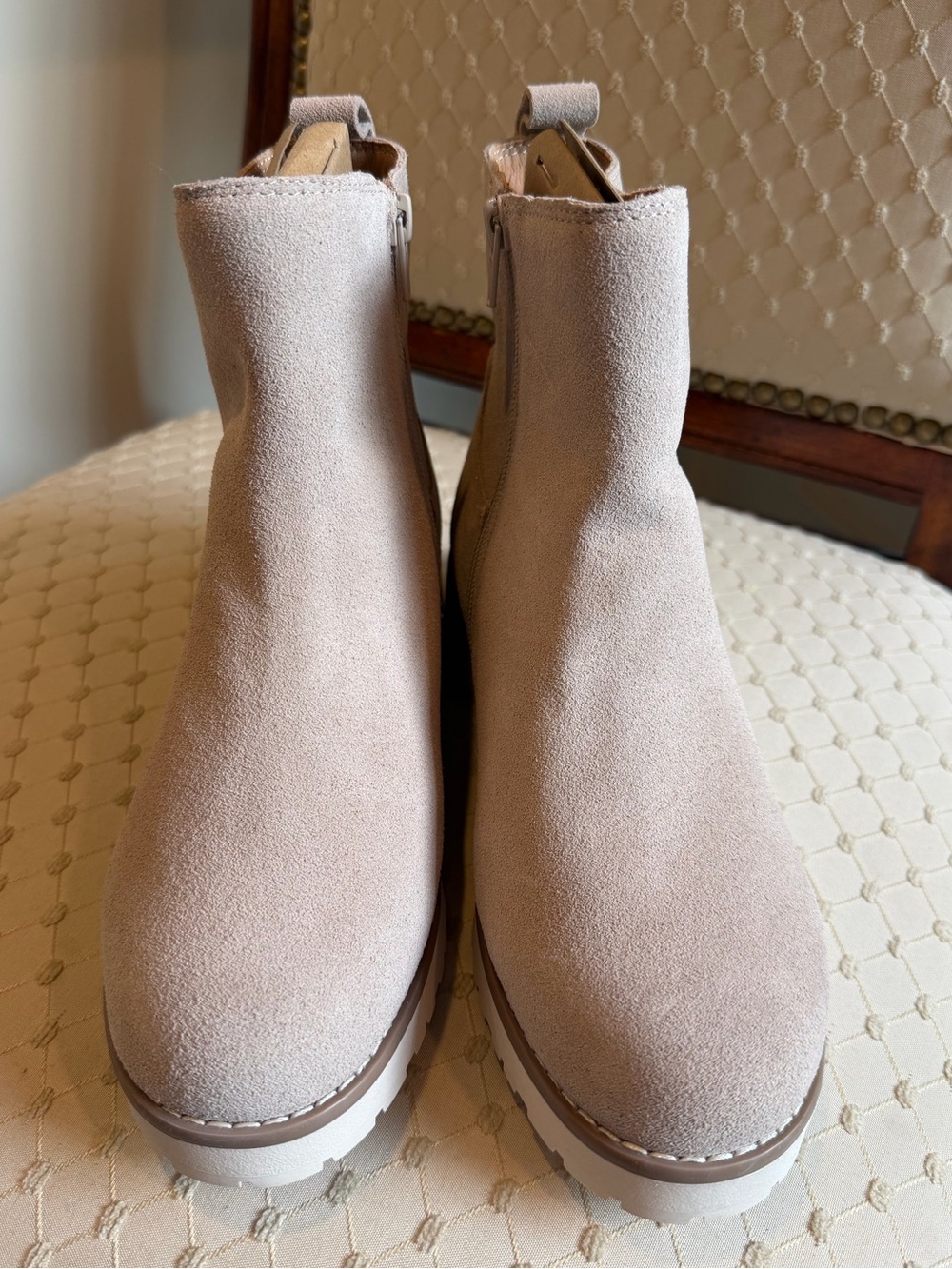 New in Box Crown Vintage Women's Suede Ankle Boots in Light Taupe. 7W.